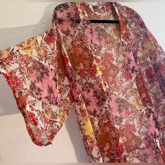 NWOT LAUREN CONRAD KIMONO - Picture 4 of 8